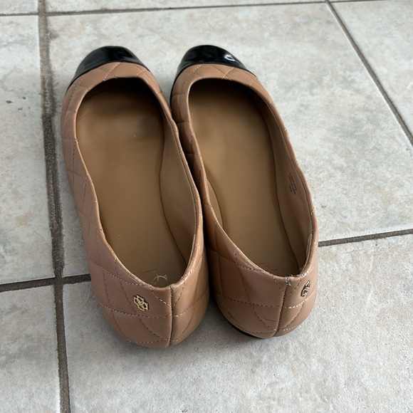 Tan and black cap toe quilted flat - Picture 2 of 3